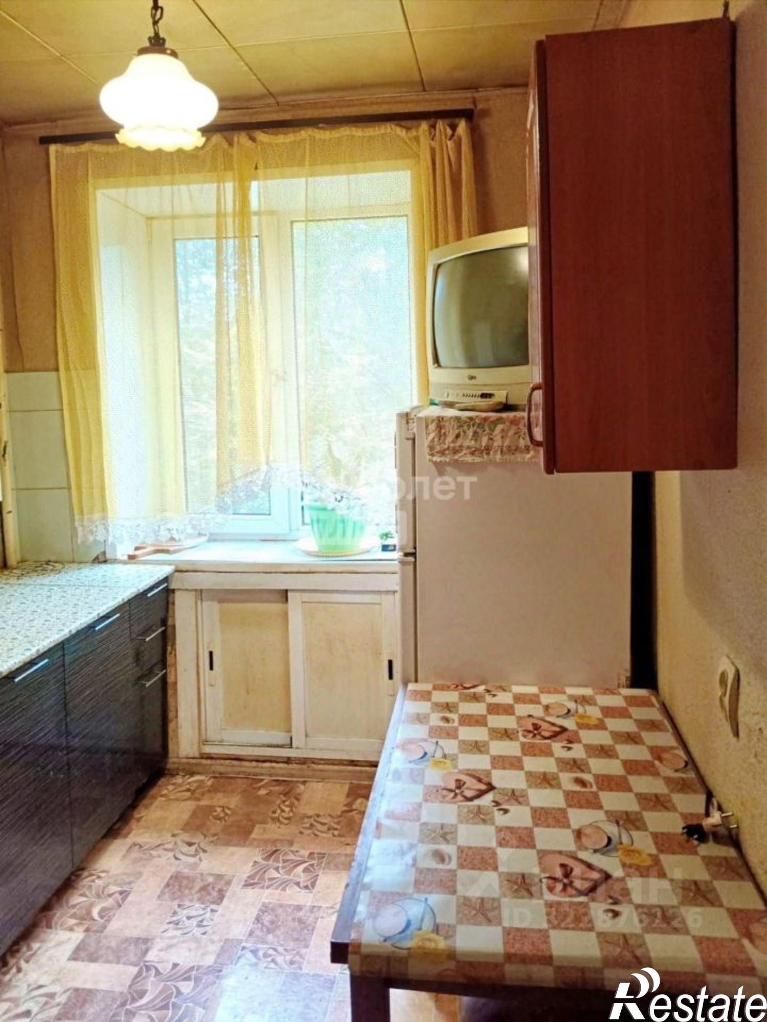 Купить квартиру за 2 400 000 рублей на Карачевская улица, 23