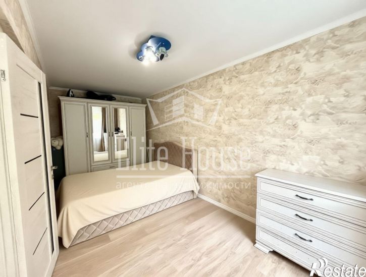 2-комн квартира площадь Победы, 4,  д. 4