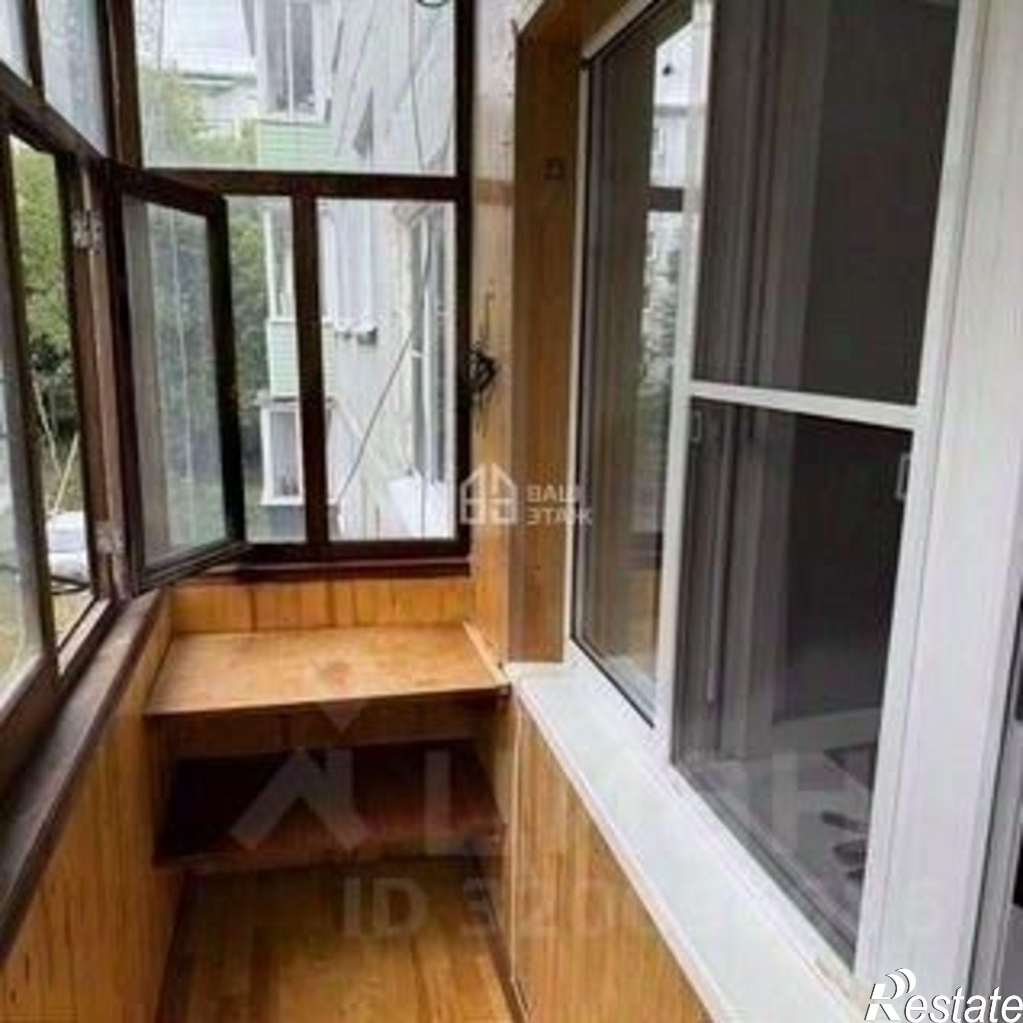 Купить квартиру за 2 370 000 рублей на Привокзальная пл, 12