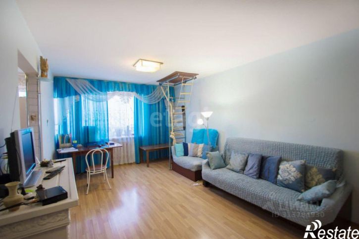 4-комн квартира улица Генерала Попова, 8,  д. 8