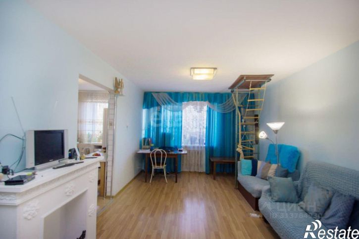 4-комн квартира улица Генерала Попова, 8,  д. 8