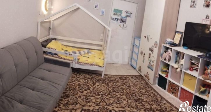 3-комн квартира улица Первых Коммунаров, 14,  д. 14