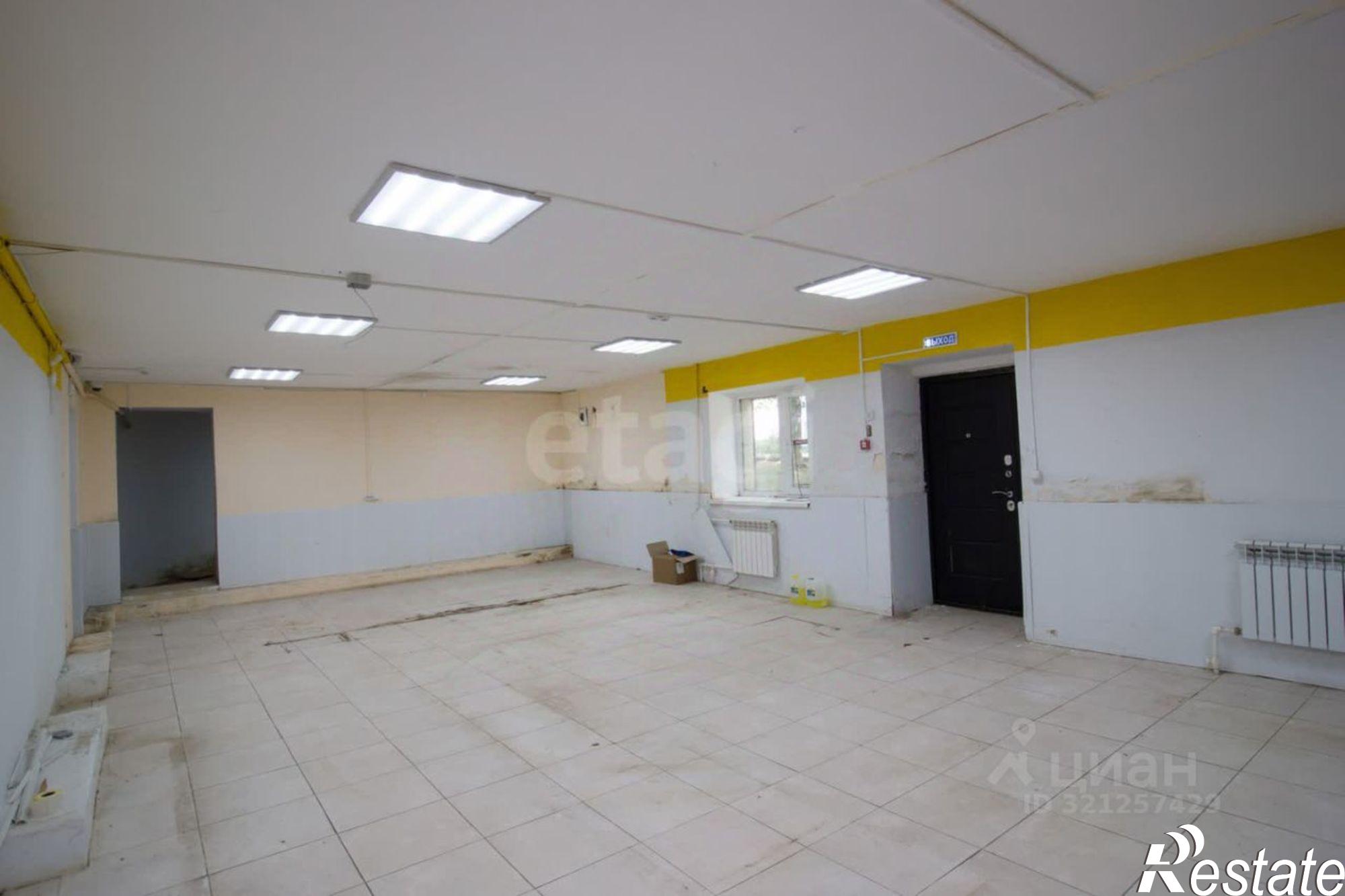 Купить торговое помещение за 6 900 100 рублей на улица Болотникова, 11