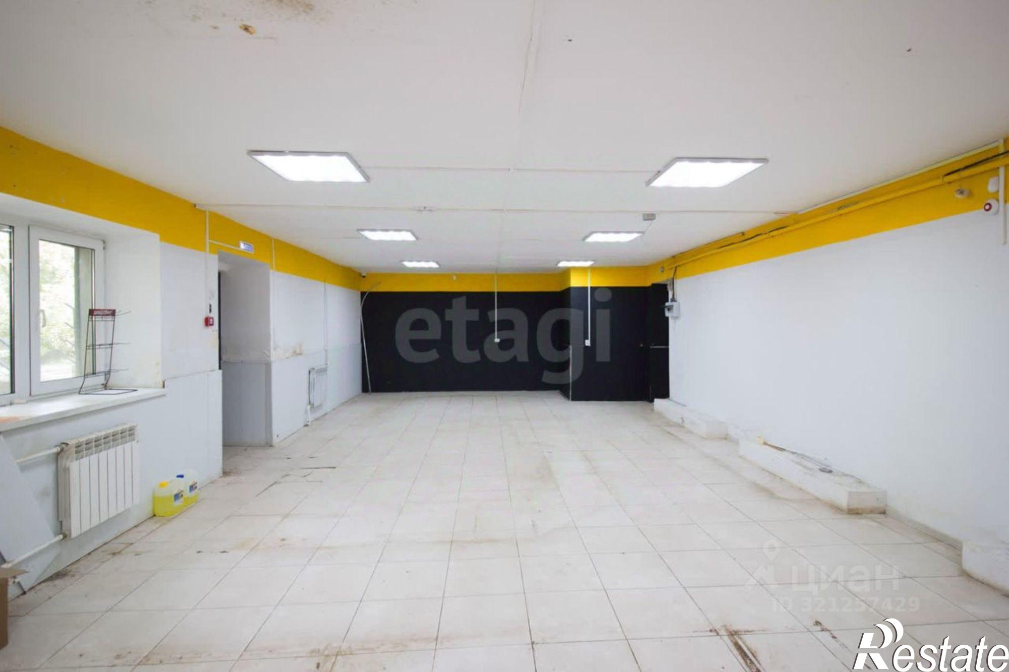 Купить торговое помещение за 6 900 100 рублей на улица Болотникова, 11