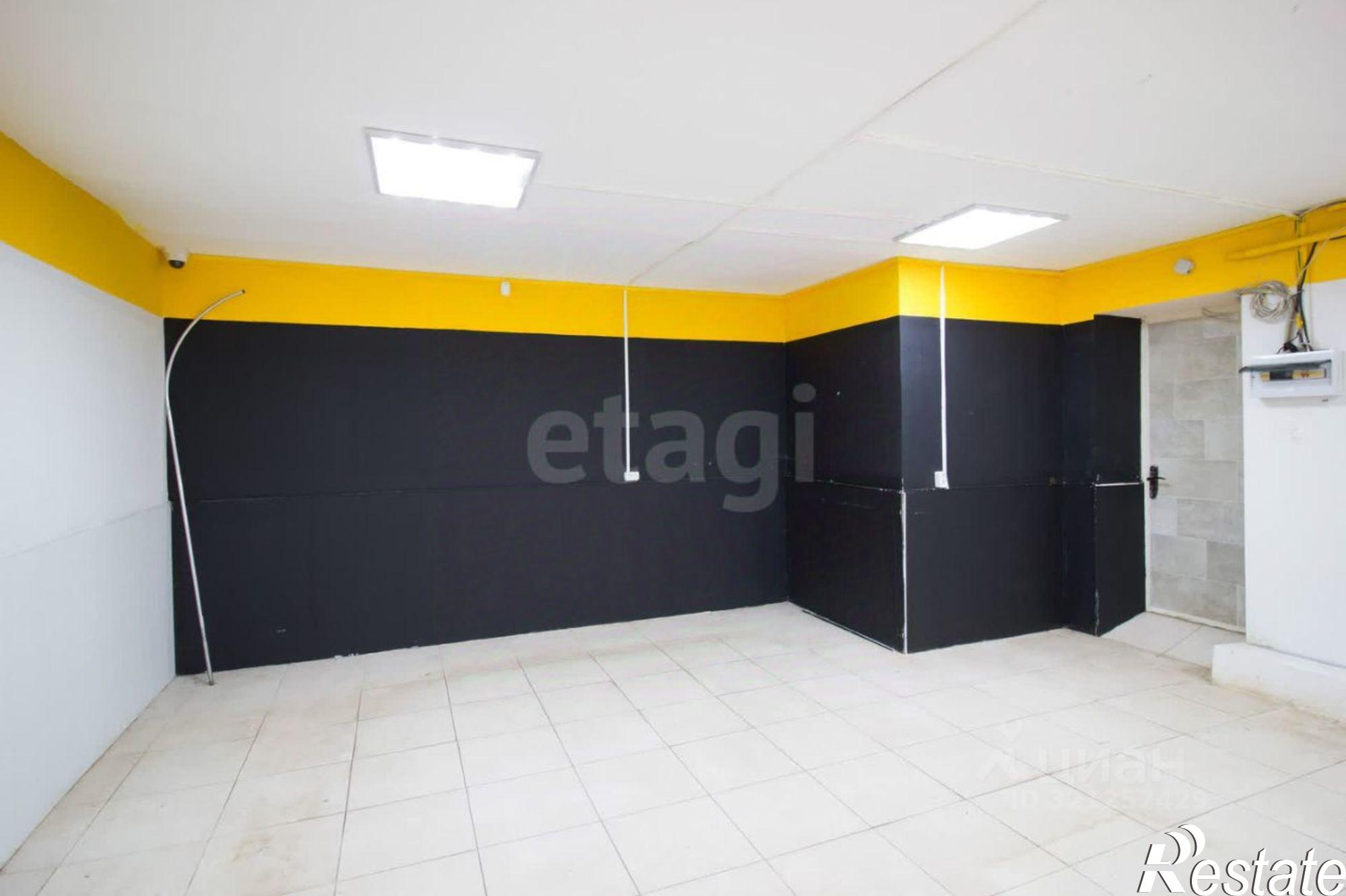 Купить торговое помещение за 6 900 100 рублей на улица Болотникова, 11