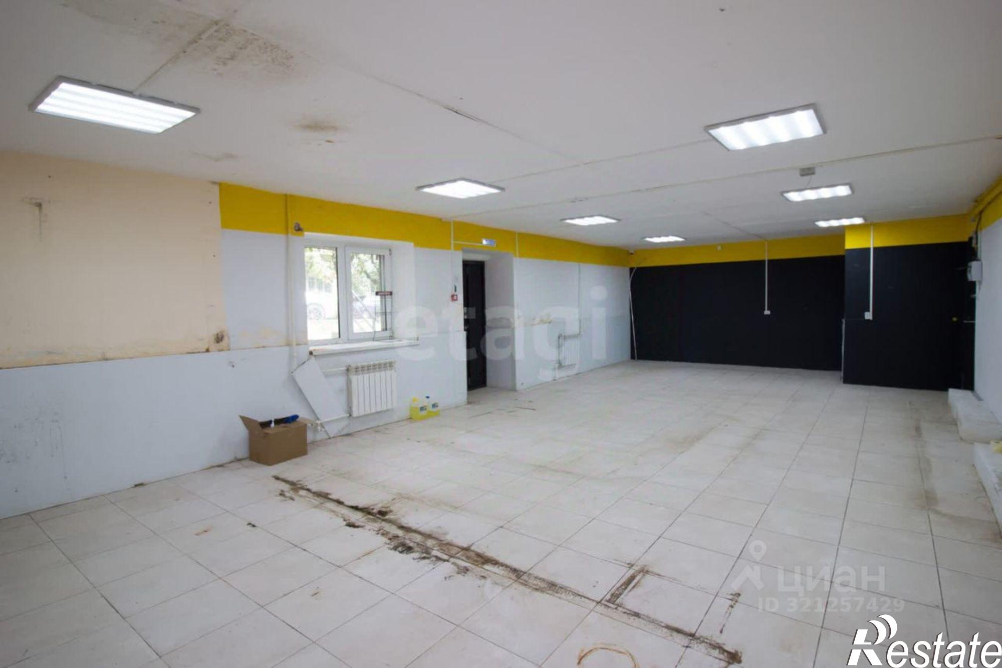 Купить торговое помещение за 6 900 100 рублей на улица Болотникова, 11