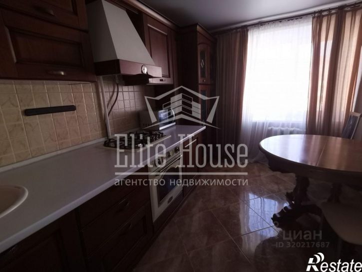 3-комн квартира улица Космонавта Комарова, 30,  д. 30