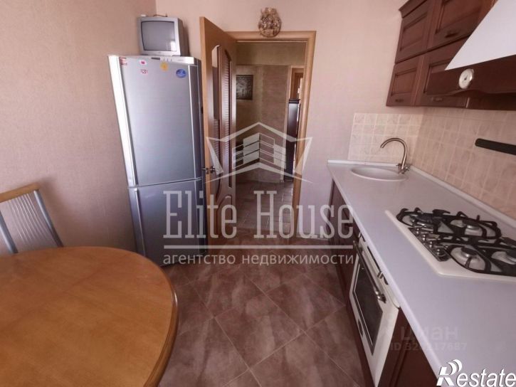 3-комн квартира улица Космонавта Комарова, 30,  д. 30