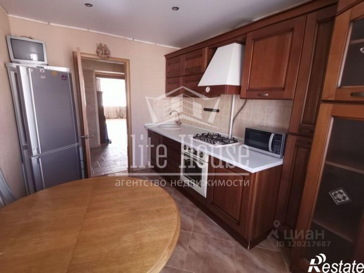 3-комн квартира улица Космонавта Комарова, 30,  д. 30