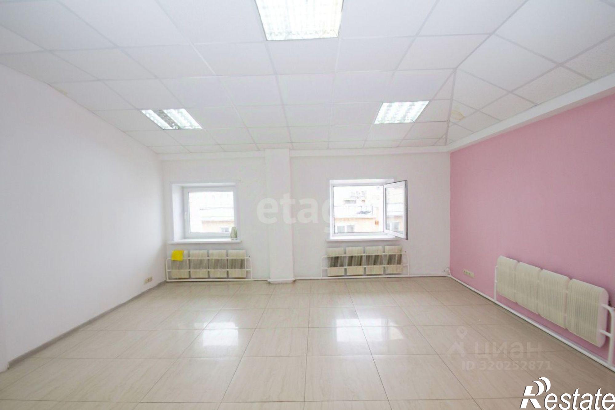 Купить офис, помещение под офис за 8 300 060 рублей на ул Театральная, 6