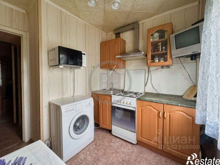 3-комн квартира Хрустальная улица, 64,  д. 64