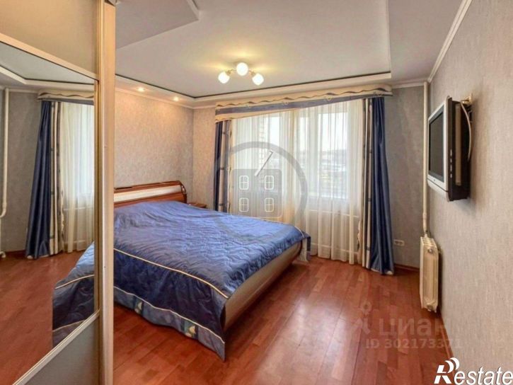 2-комн квартира б-р Моторостроителей, 1,  д. 1