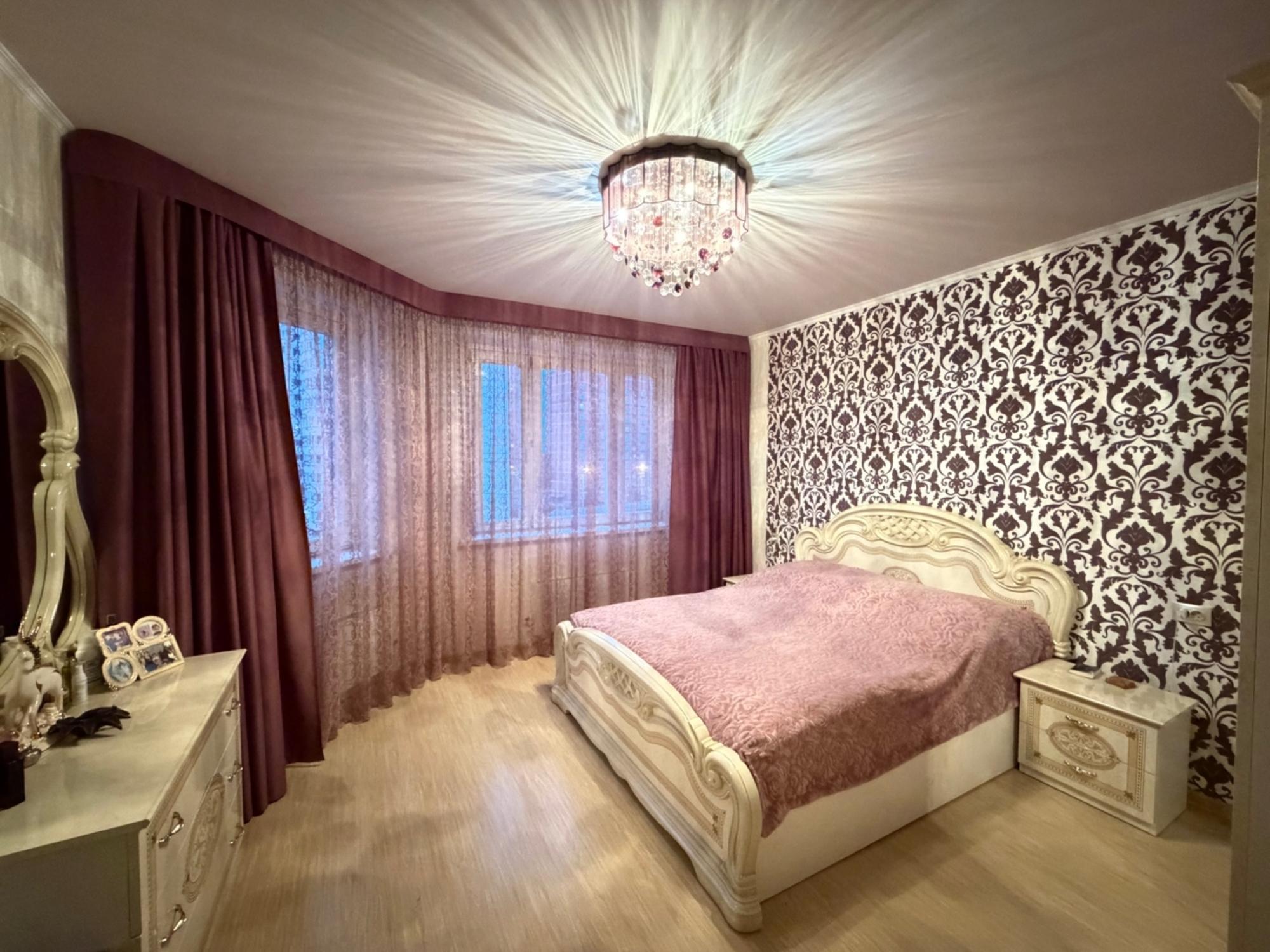 Купить квартиру за 10 000 000 рублей на 65 лет Победы улица, д.29