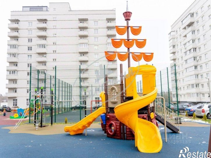 3-комн квартира пр-д Юрия Круглова, 8,  д. 8