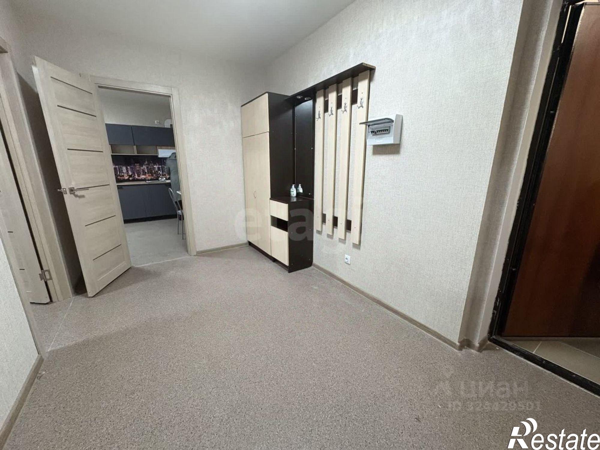 Сдать квартиру за 25 000 рублей на пр-д Юрия Круглова, 12