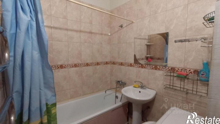 2-комн квартира улица Космонавта Комарова, 38/1,  д. 38/1