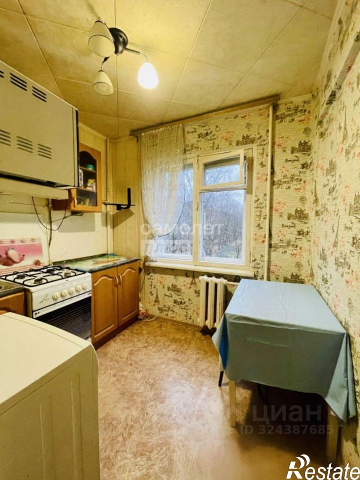 3-комн квартира Хрустальная улица, 64,  д. 64