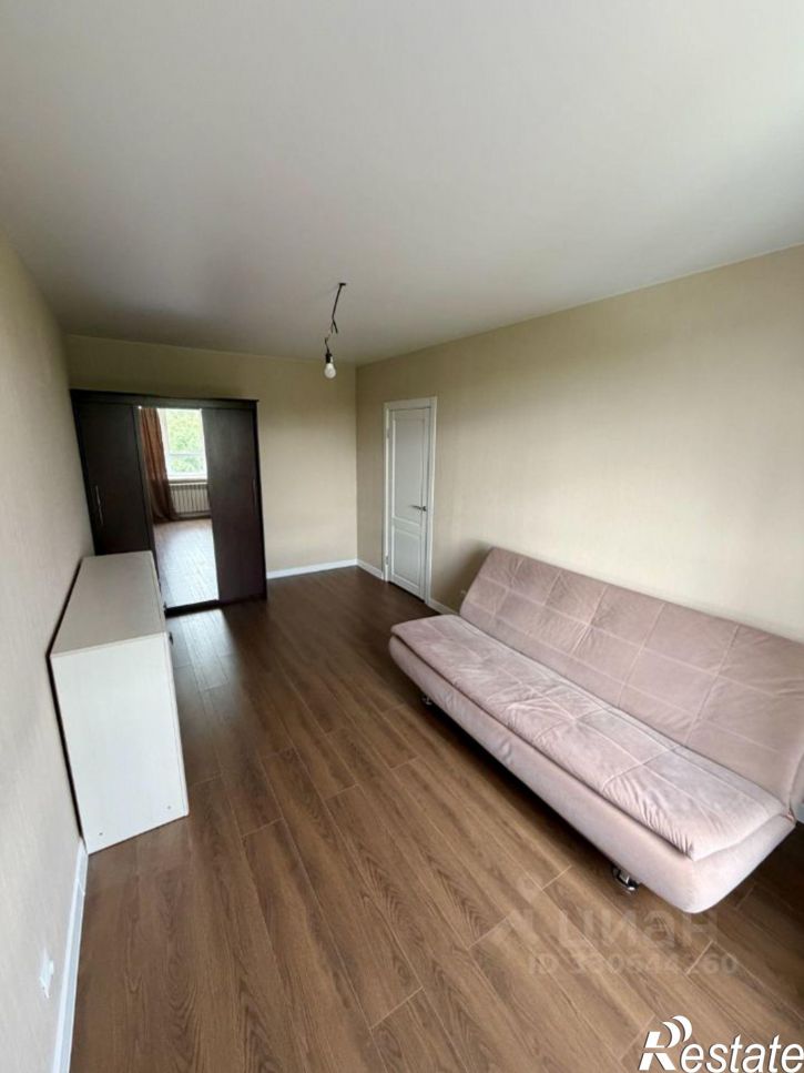 2-комн квартира улица Первых Коммунаров, 18,  д. 18
