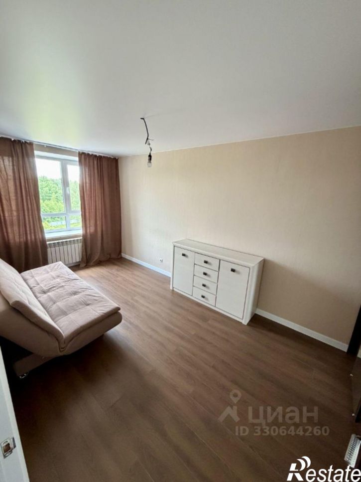 2-комн квартира улица Первых Коммунаров, 18,  д. 18