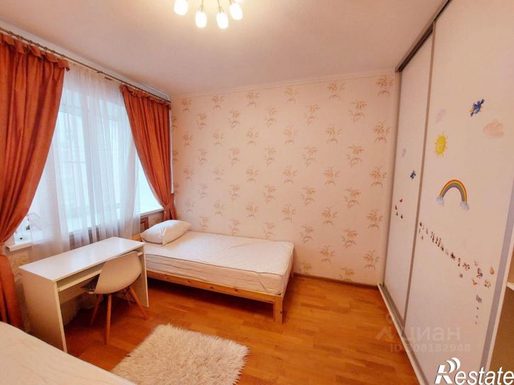 3-комн квартира улица Баррикад, 10,  д. 10