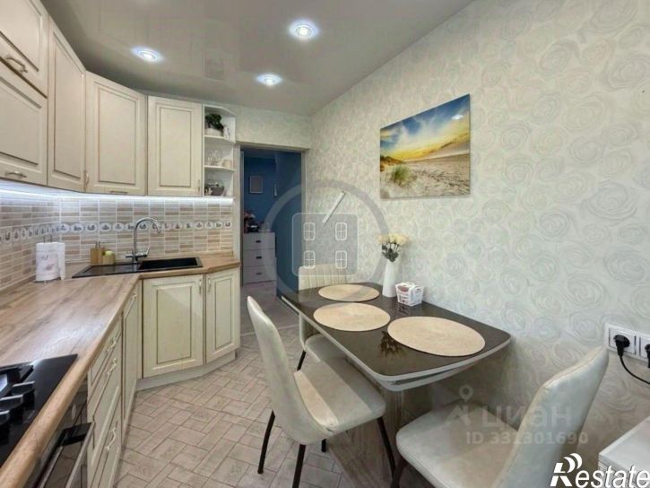 3-комн квартира улица Постовалова, 10,  д. 10