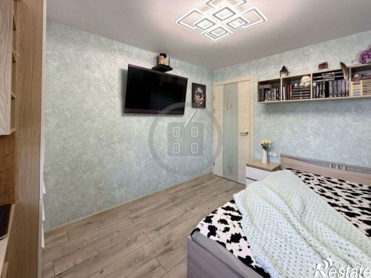 3-комн квартира улица Постовалова, 10,  д. 10