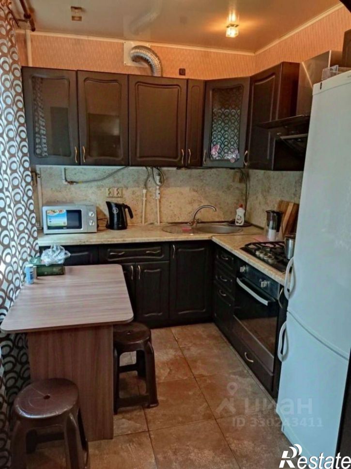 3-комн квартира Строительная улица, 11,  д. 11