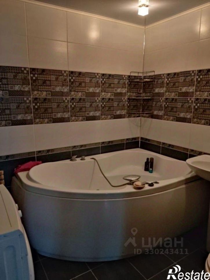 3-комн квартира Строительная улица, 11,  д. 11