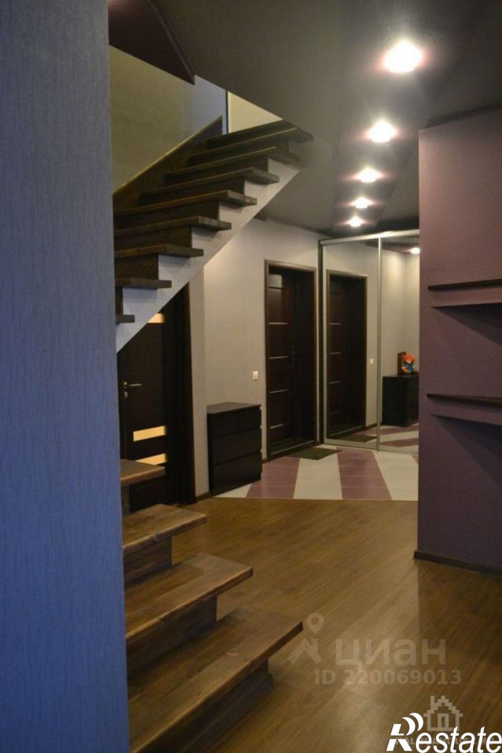 4-комн квартира пер Труда, 4,  д. 4