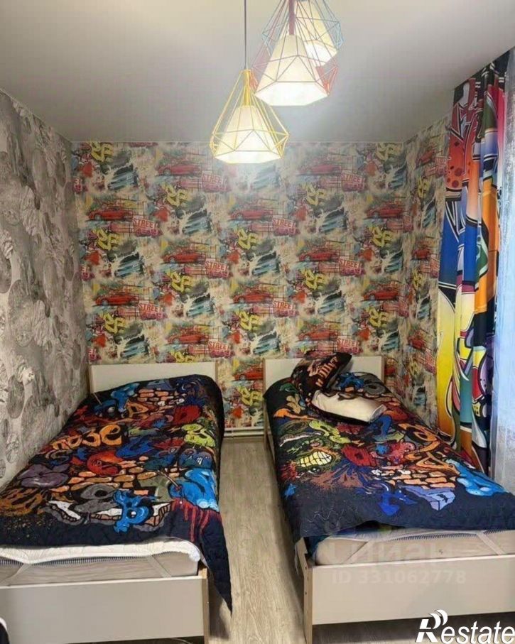 3-комн квартира улица Гурьянова, 13,  д. 13