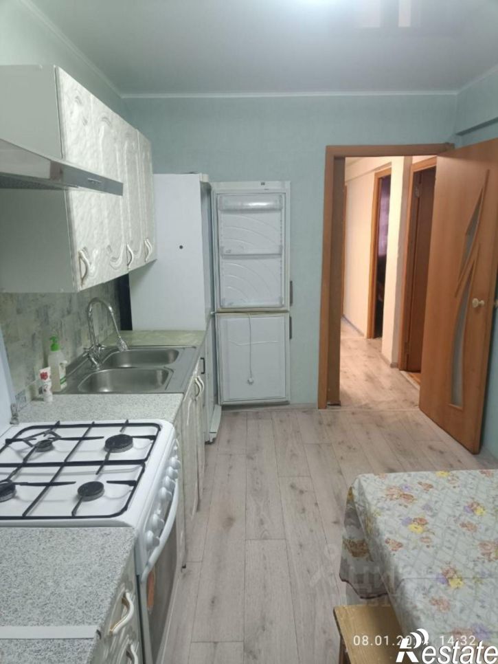 3-комн квартира ул Хрустальная, 64,  д. 64