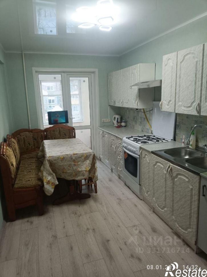 3-комн квартира ул Хрустальная, 64,  д. 64