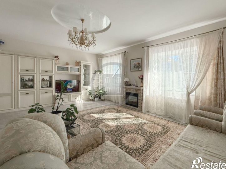 4-комн квартира 1-й Больничный пер, 17,  д. 17