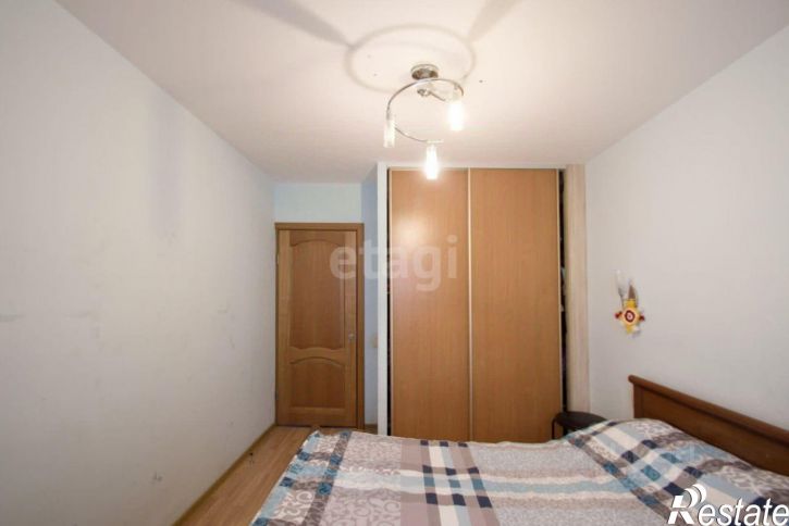 4-комн квартира ул Генерала Попова, 8,  д. 8
