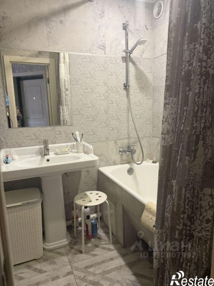 2-комн квартира б-р Моторостроителей, 10,  д. 10