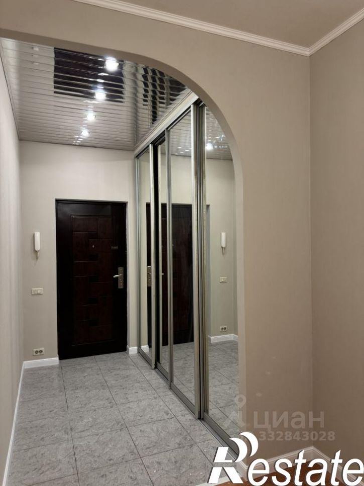 3-комн квартира улица Гурьянова, 26,  д. 26